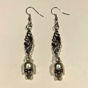 Skull 💀 dangle earrings